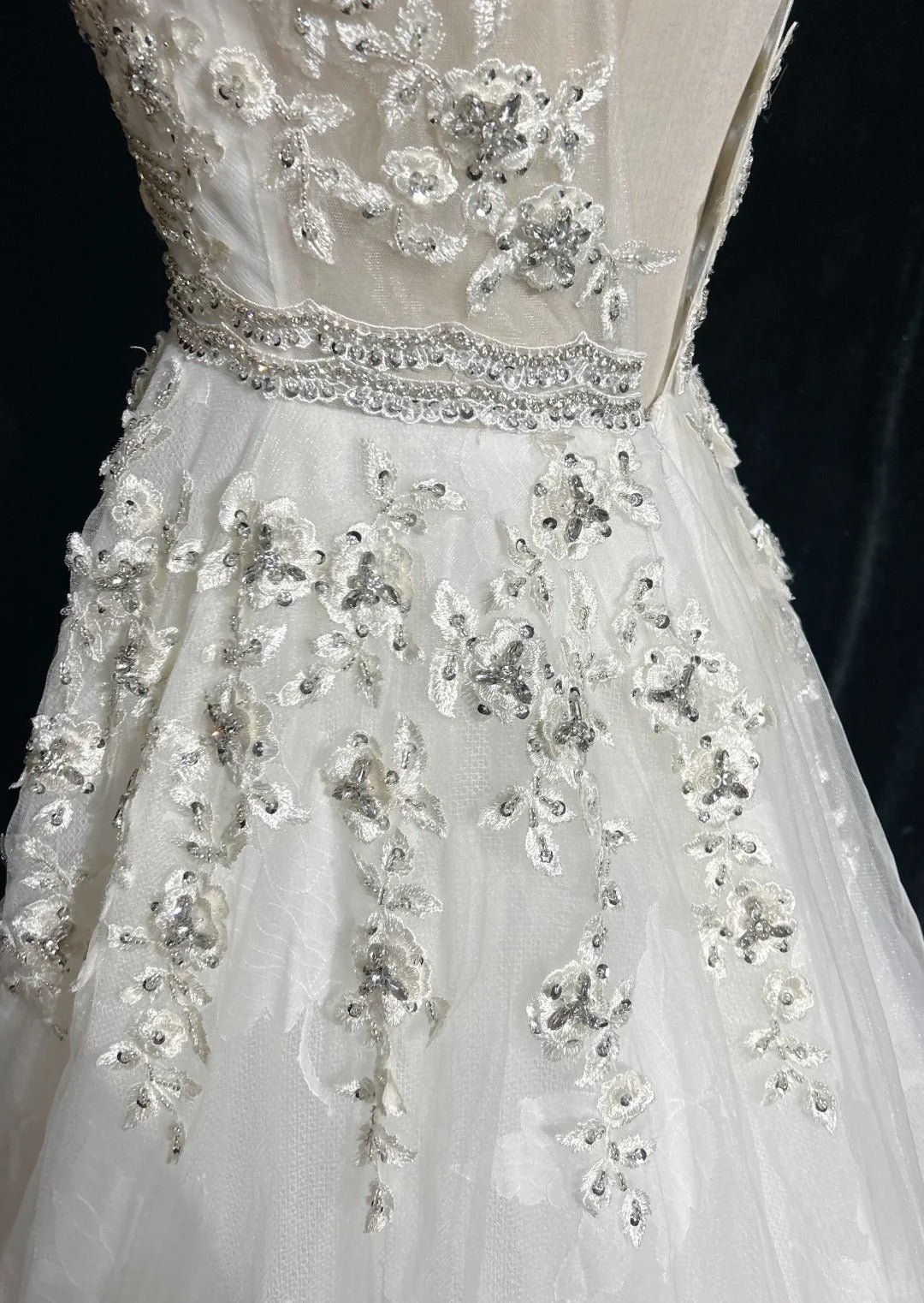 Modest Prom Dresses A line V Neck White Tulle Lace Sleeveless Long Formal Evening Outfits N3618
