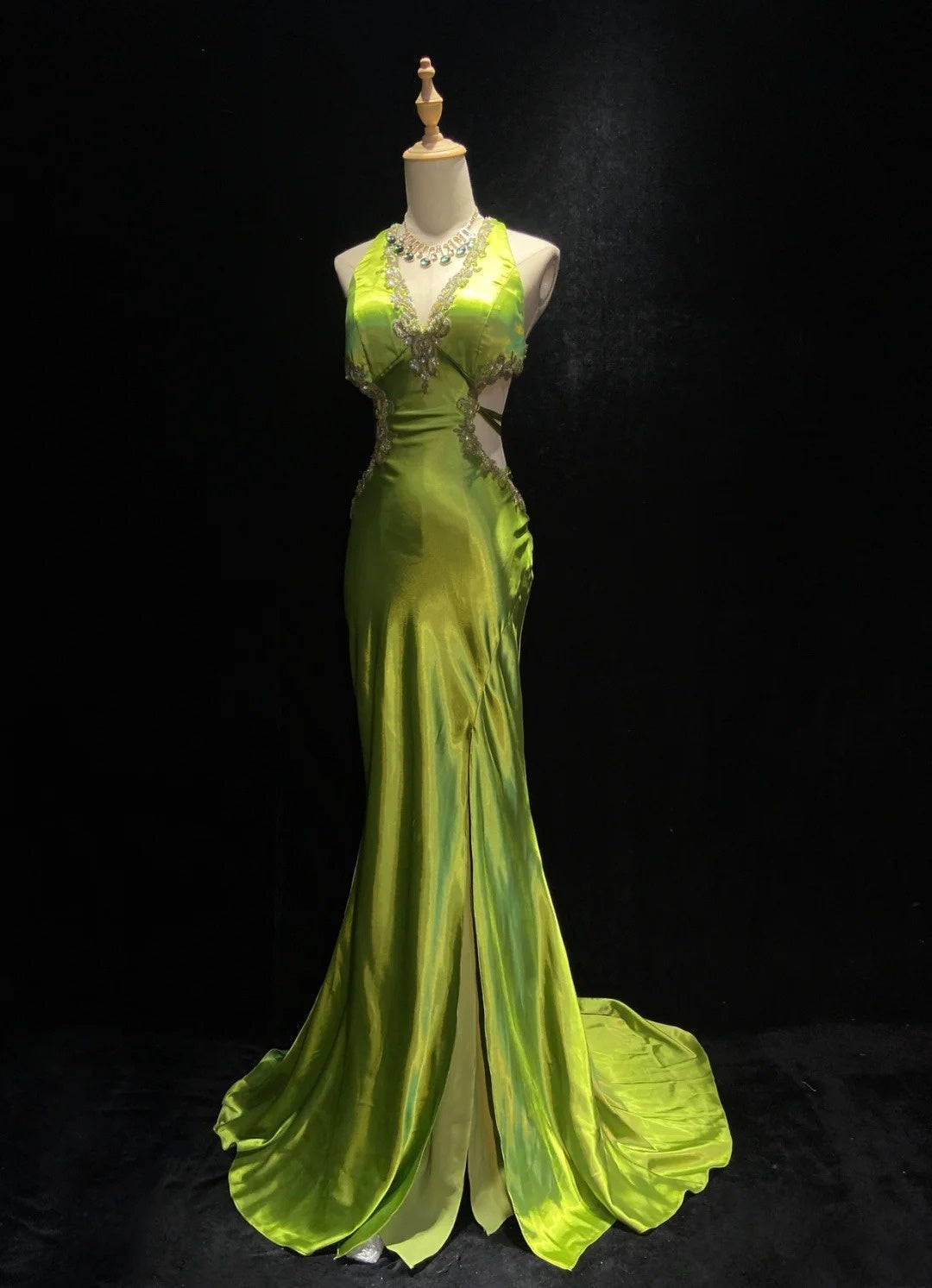 Modest Prom Dresses Mermaid Halter Green Backless Satin Sleeveless Long Formal Evening Outfits N3634