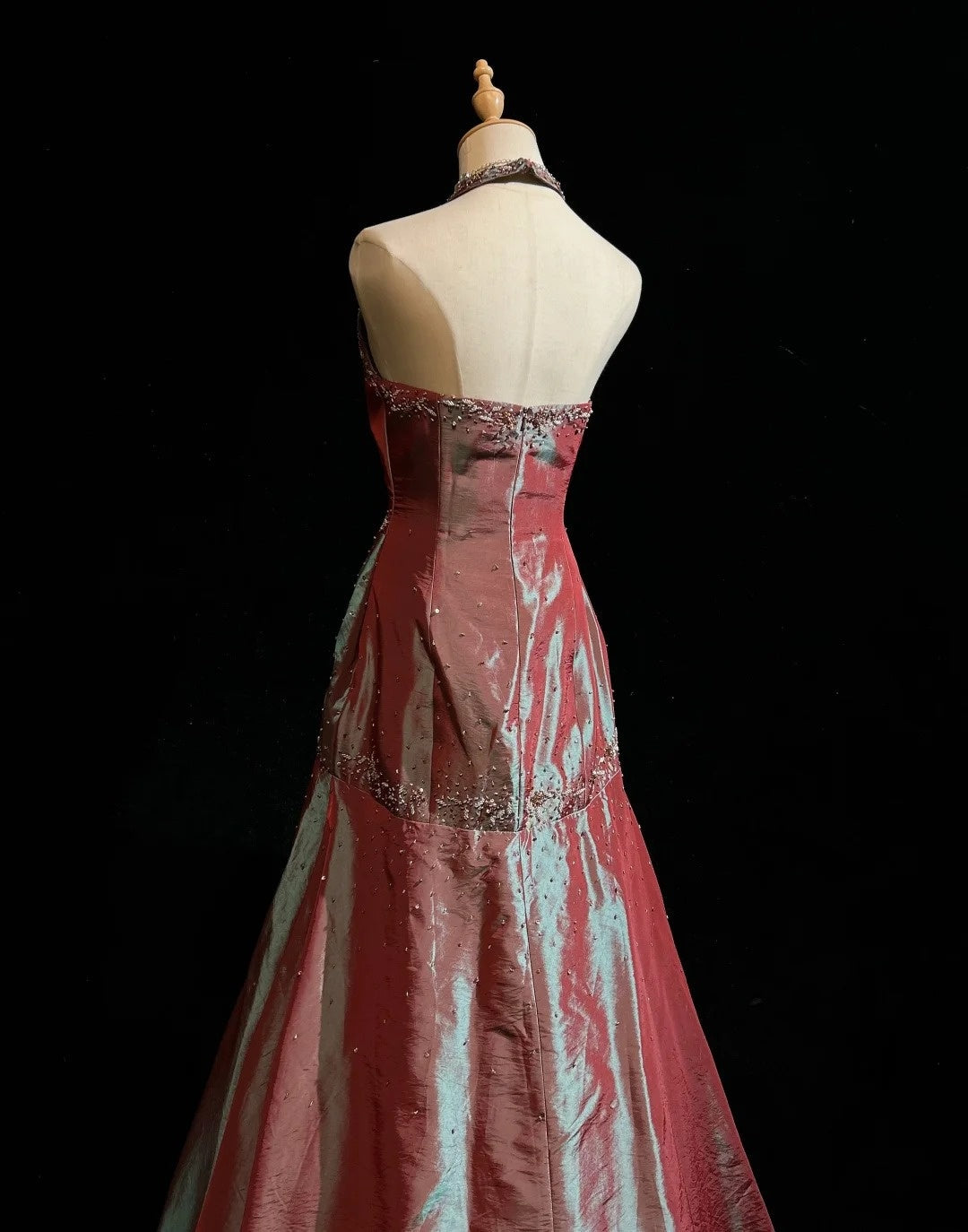 Vintage Prom Dresses 1980s Ball Gown Halter Floor Lenngth Satin With Pleated Beading Evening Outfits N3126