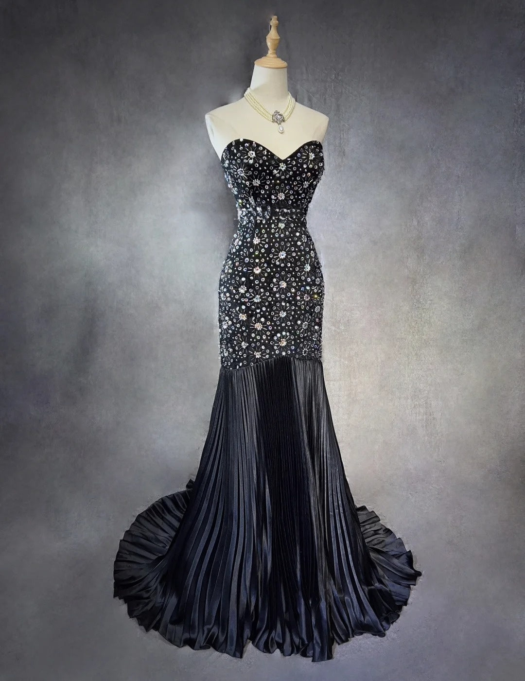 Vintage Prom Dresses 90s Mermaid Sweetheart Satin Black Tie With Silver Beading Ruffled Long Semi Formal Evening Dress N3671