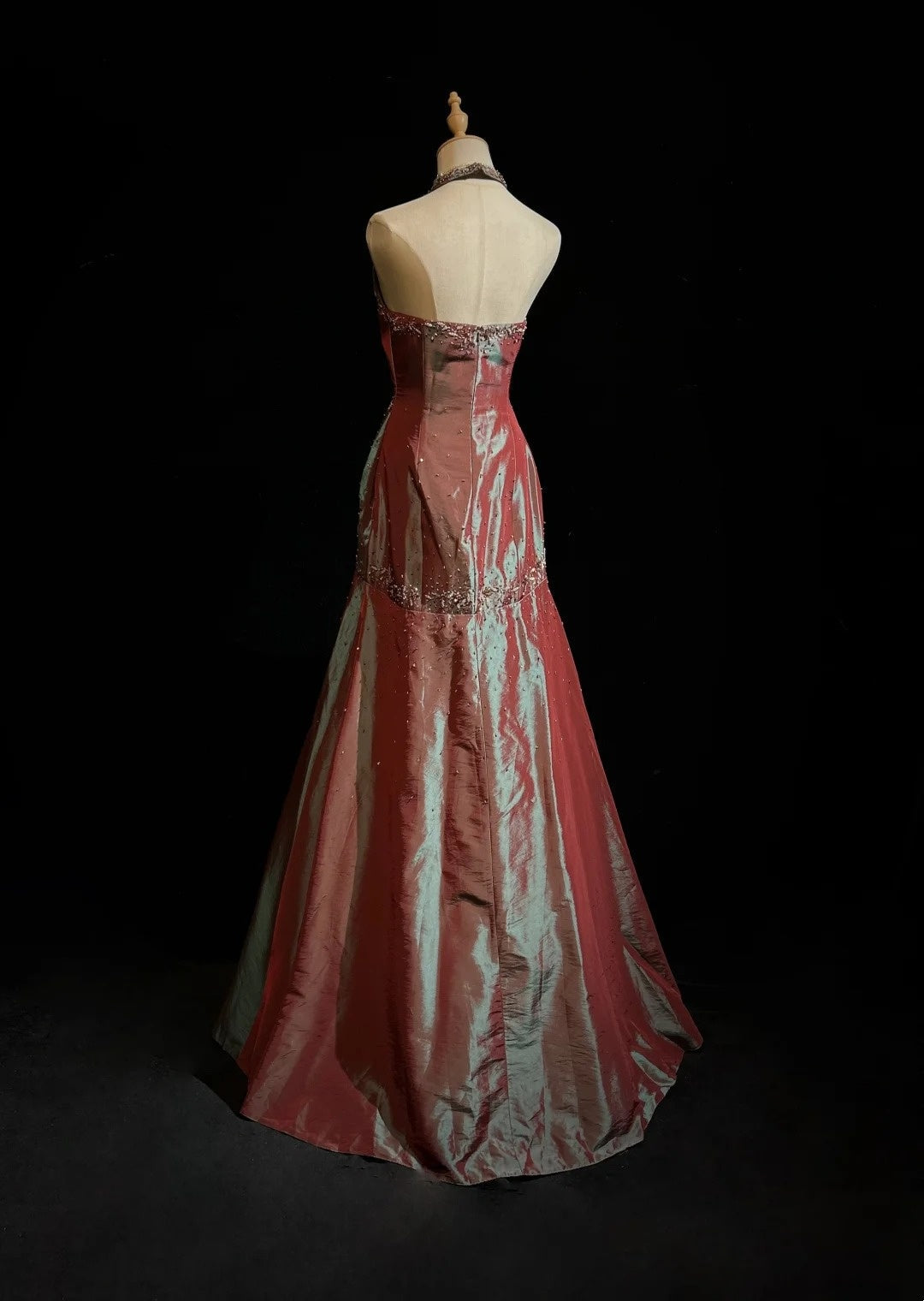 Vintage Prom Dresses 1980s Ball Gown Halter Floor Lenngth Satin With Pleated Beading Evening Outfits N3126