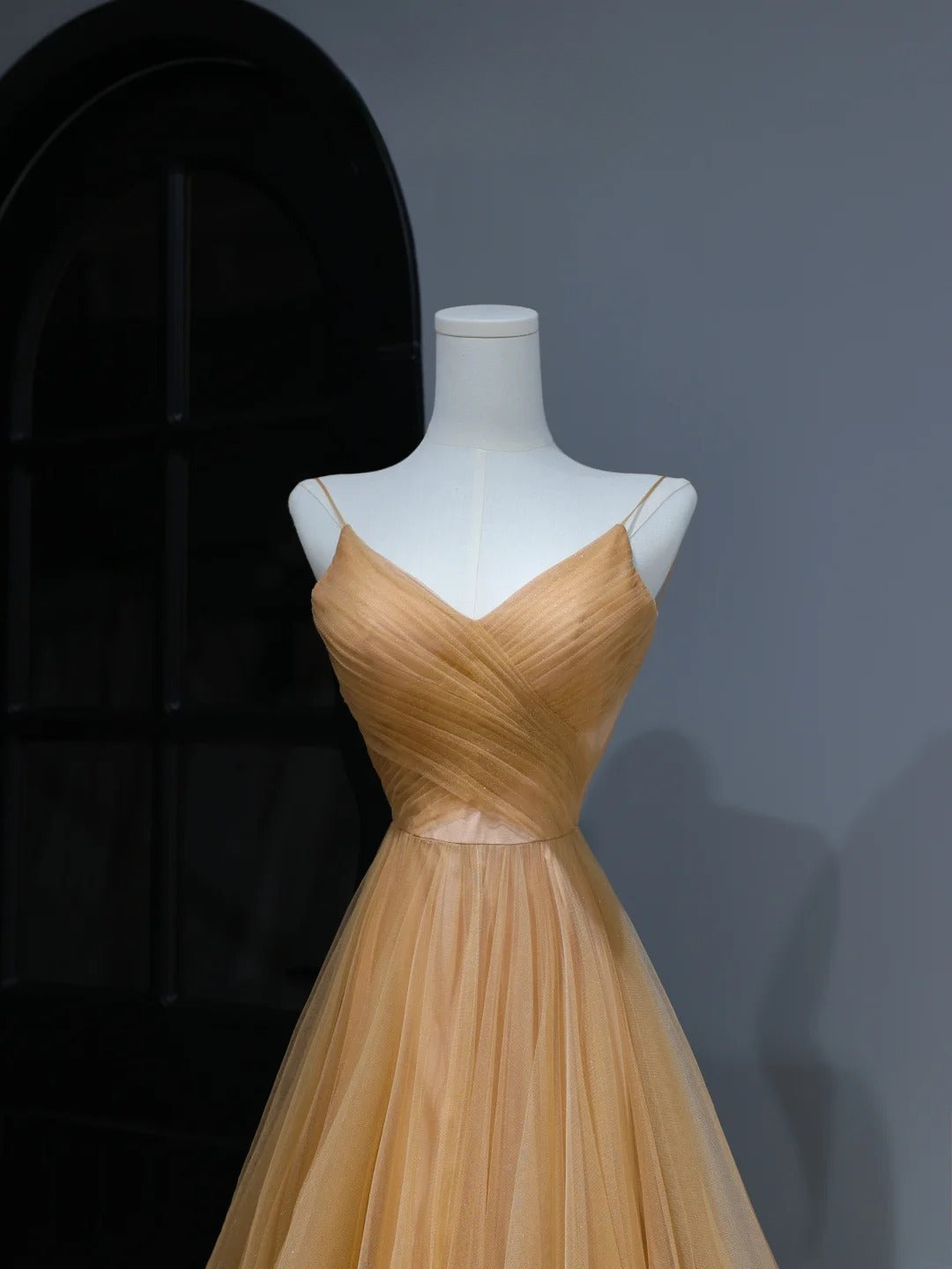Modest Prom Dresses Aesthetic A Line Spaghetti Straps Gold Tulle Inspiration Style Impress With Pleated Long Party Formal Gown AS371