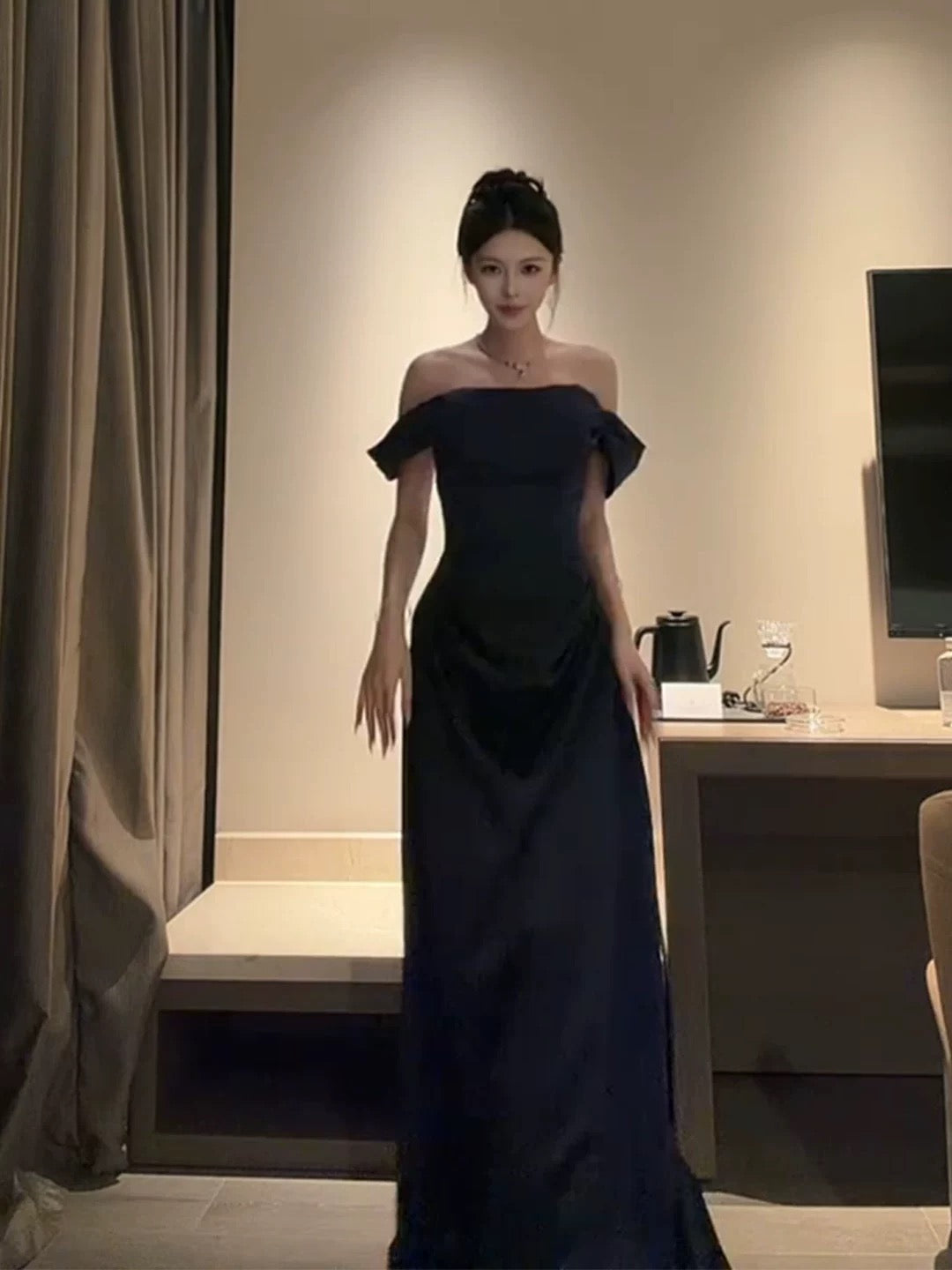 Sexy Evening Dresses Women A line Off The Shoulder Black Satin With Sleeves Long Prom Gown Party Wear Fashion Dresses N1812