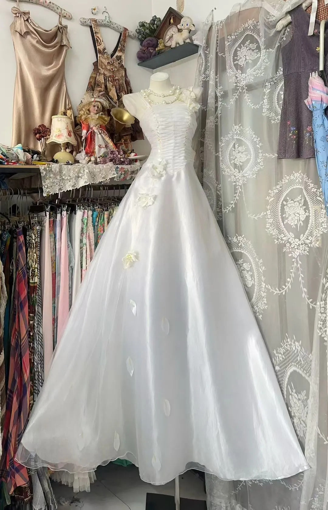 Vintage Ball Gown Spaghetti Straps White Sleeveless Party Gowns Tulle Long Prom Dresses N1933